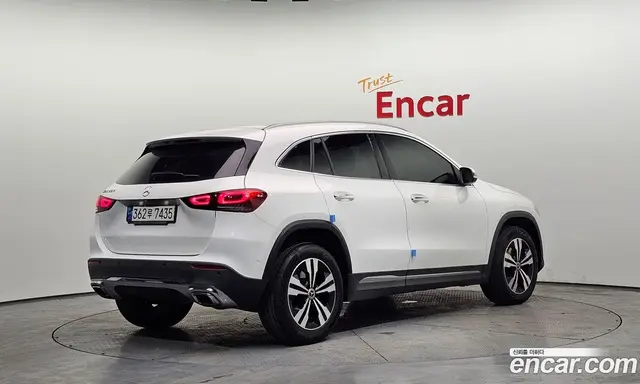 Mercedes-Benz GLA-Class 2021 2.0 автомат (гидро), миниатюра 2