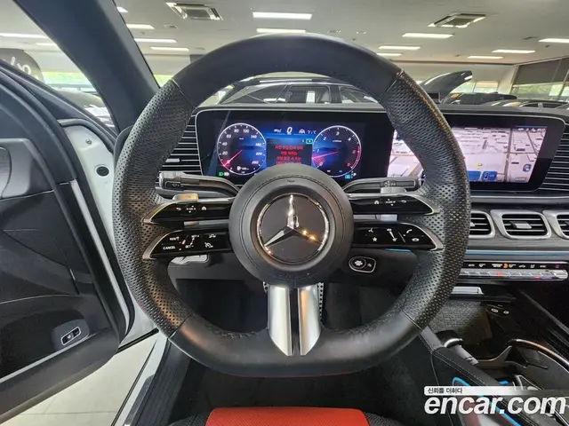 Mercedes-Benz GLE-Class 2023 3.0 автомат (гидро), миниатюра 3