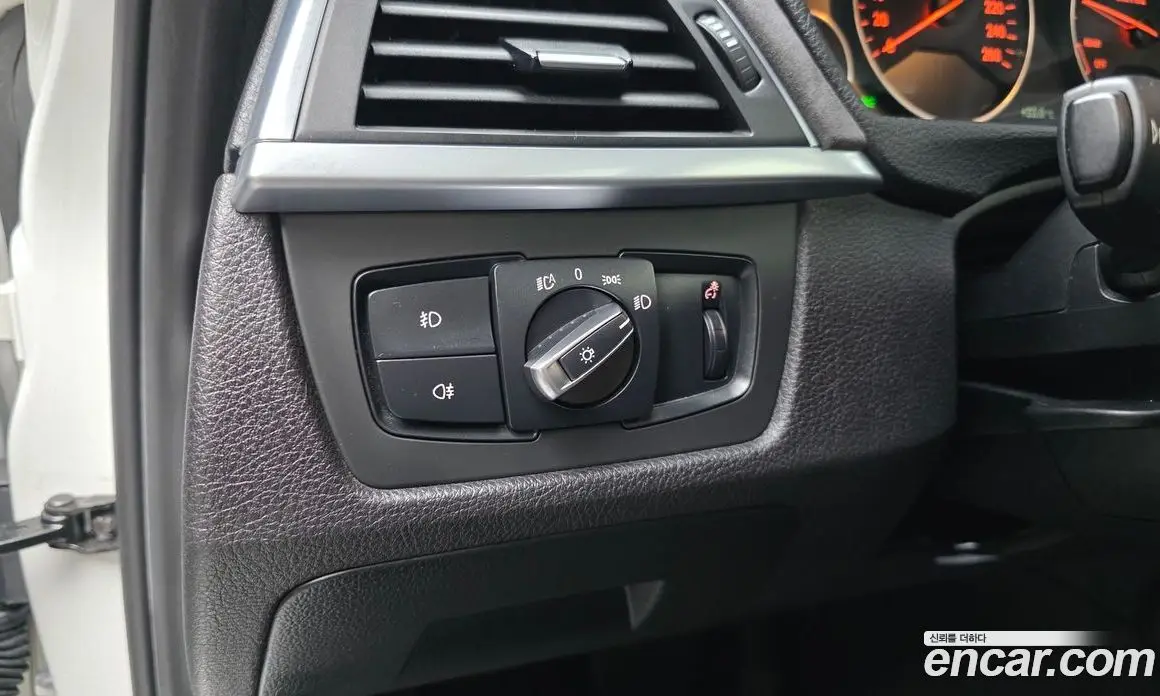 BMW 3 серия 2016 2.0 автомат (гидро), фото 19