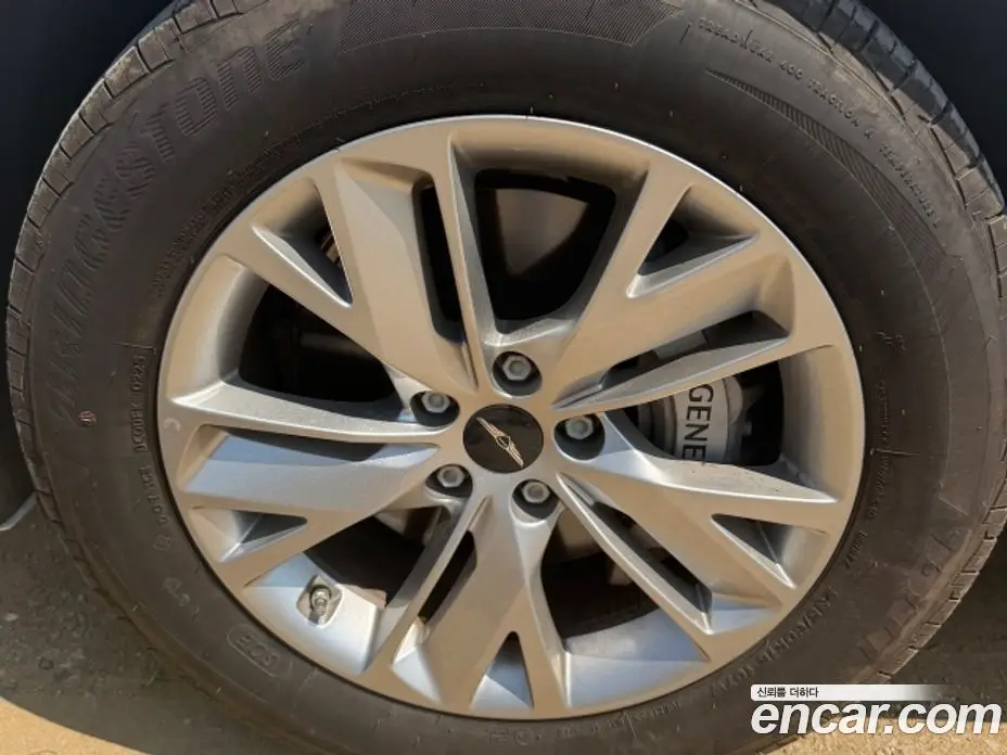 Genesis GV70 2025 2.5 автомат (гидро), фото 4 Genesis GV70 2025 2.5 автомат (гидро), фото 4