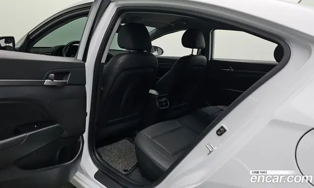 Hyundai Avante 2018 1.6 автомат (гидро), миниатюра 11