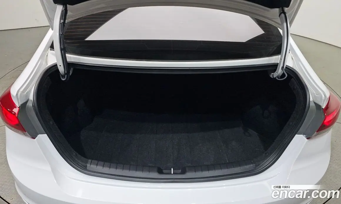 Hyundai Avante 2018 1.6 автомат (гидро), фото 20