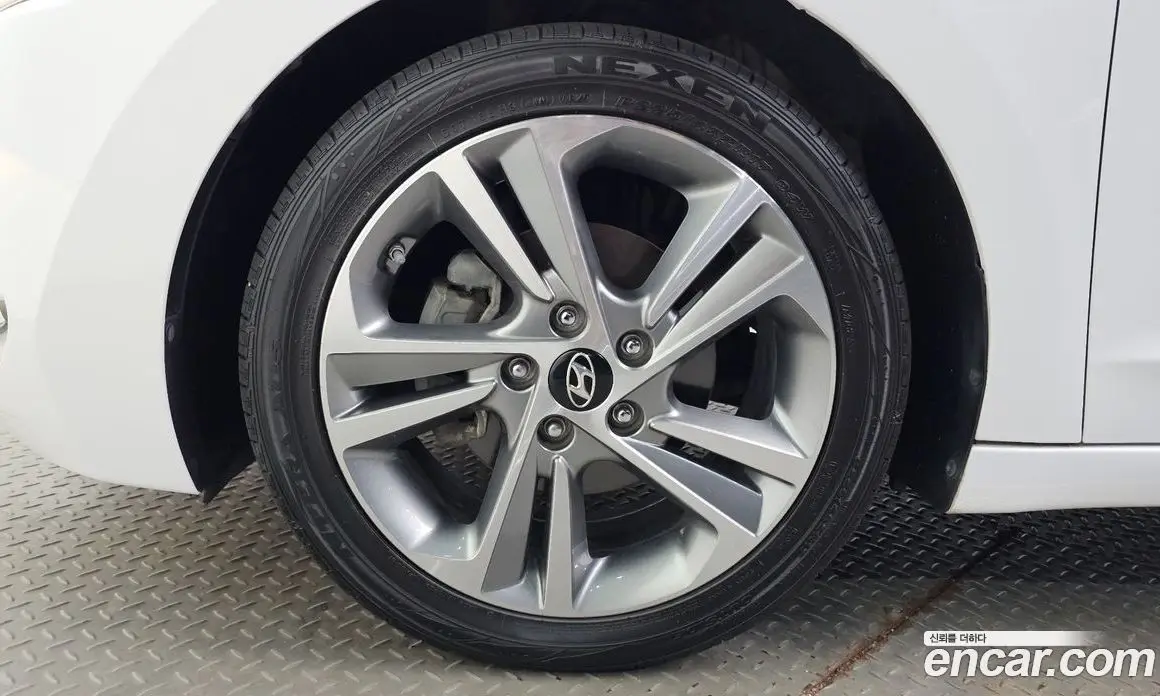 Hyundai Avante 2018 1.6 автомат (гидро), фото 5