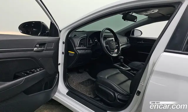 Hyundai Avante 2018 1.6 автомат (гидро), миниатюра 10
