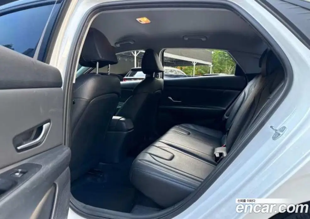 Hyundai Avante 2023 1.6 автомат (гидро), фото 11
