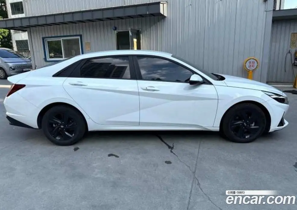 Hyundai Avante 2023 1.6 автомат (гидро), фото 12