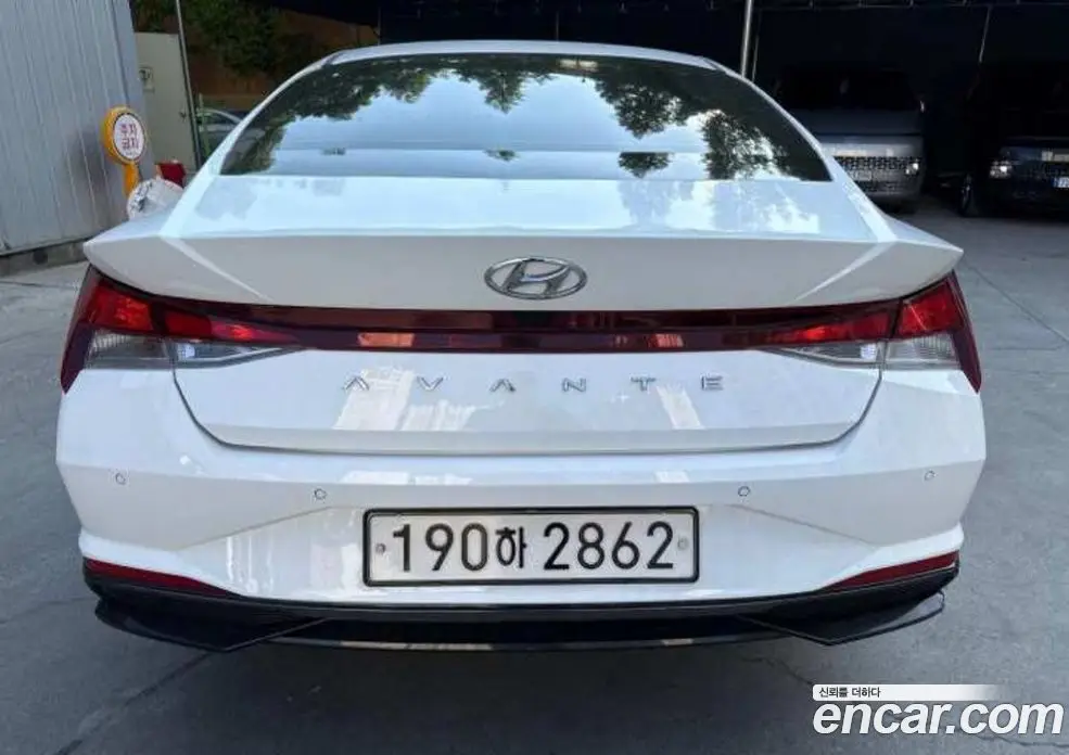 Hyundai Avante 2023 1.6 автомат (гидро), фото 3