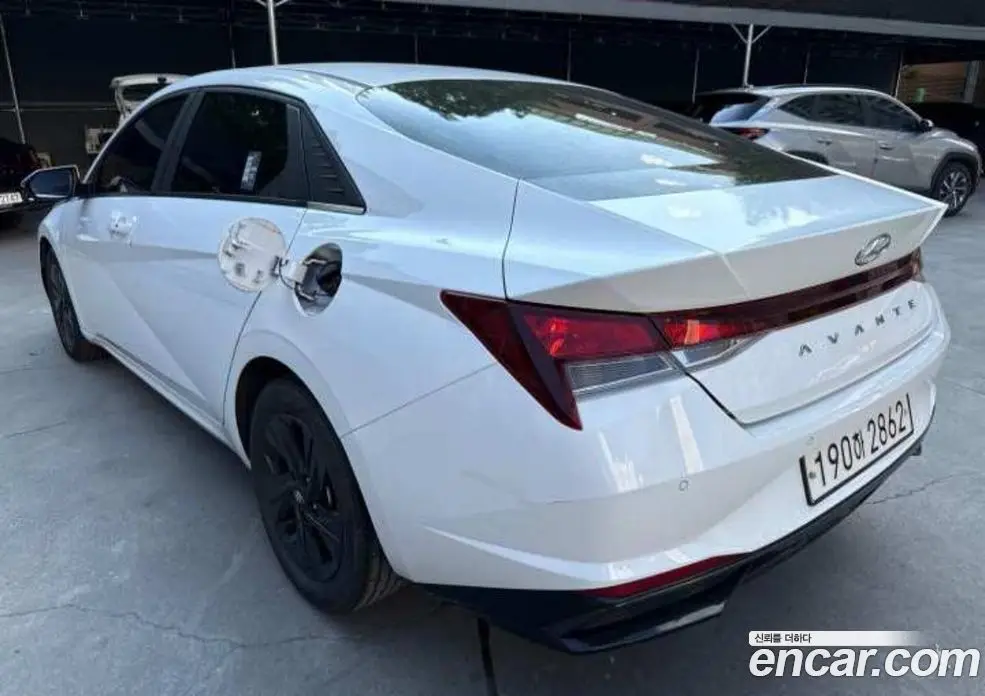Hyundai Avante 2023 1.6 автомат (гидро), фото 10