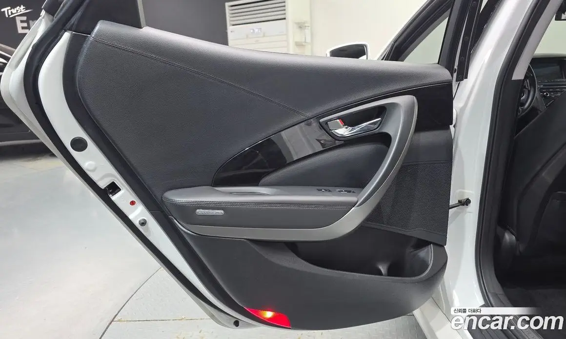 Hyundai Grandeur 2015 3.0 автомат (гидро), фото 15