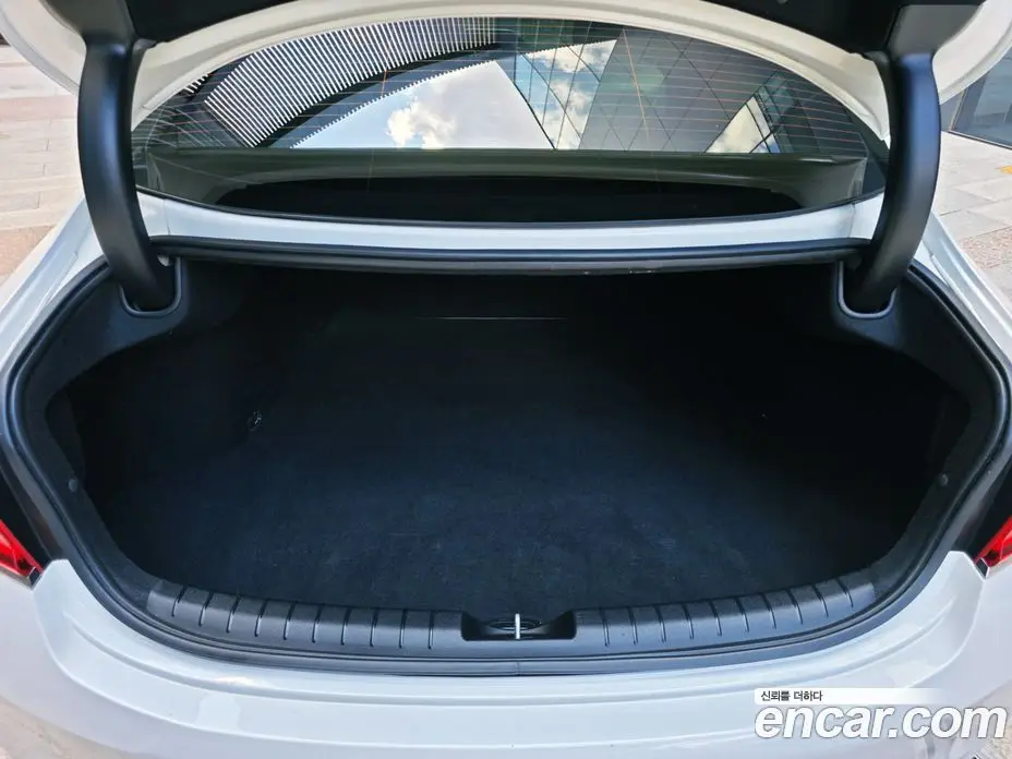 Hyundai Grandeur 2017 2.4 автомат (гидро), фото 17