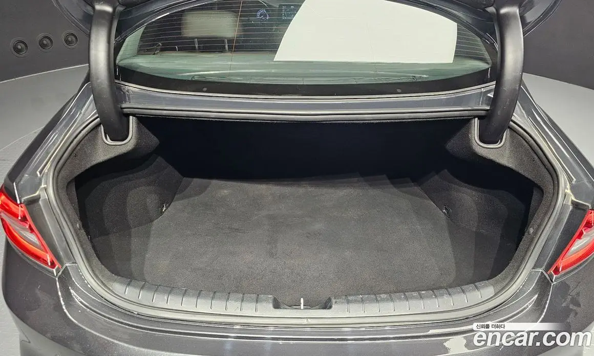 Hyundai Grandeur 2017 2.4 автомат (гидро), фото 20 Hyundai Grandeur 2017 2.4 автомат (гидро), фото 20