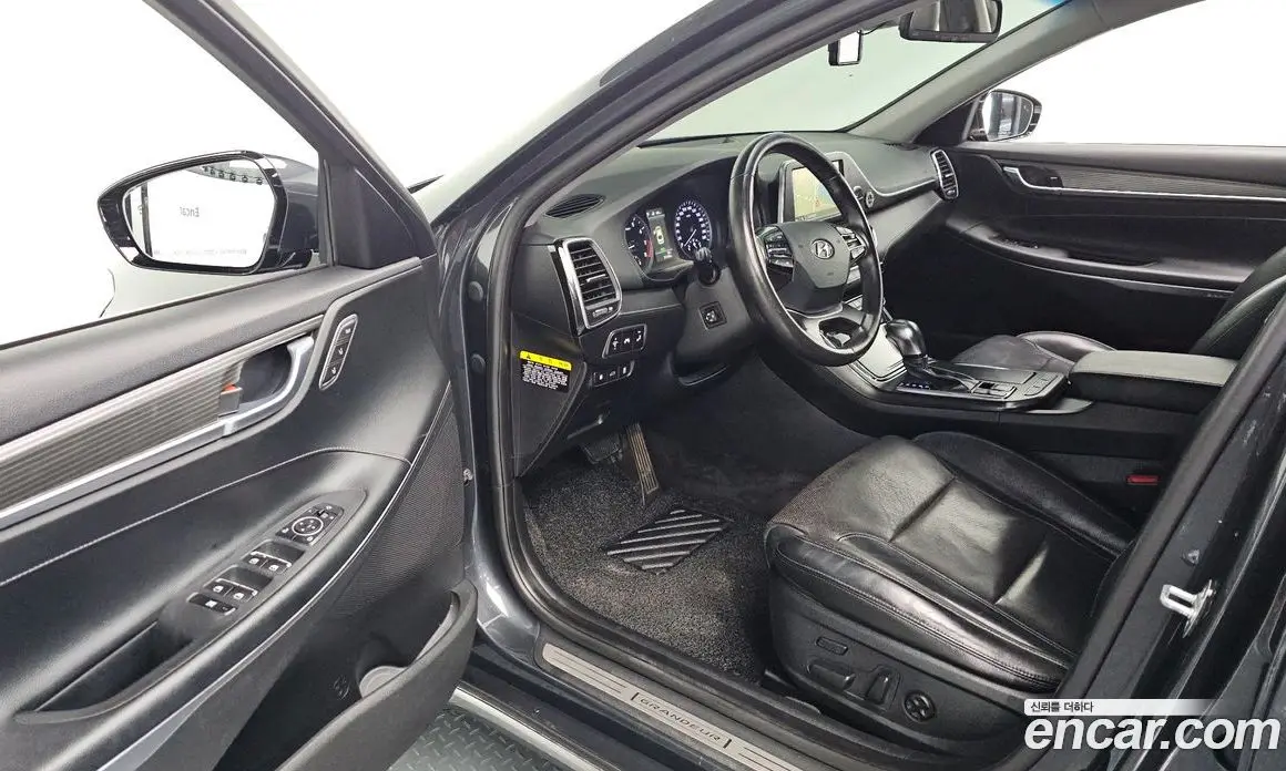 Hyundai Grandeur 2017 3.0 автомат (гидро), фото 12