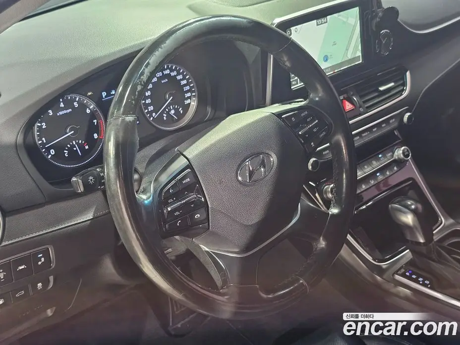 Hyundai Grandeur 2018 2.4 автомат (гидро), фото 16