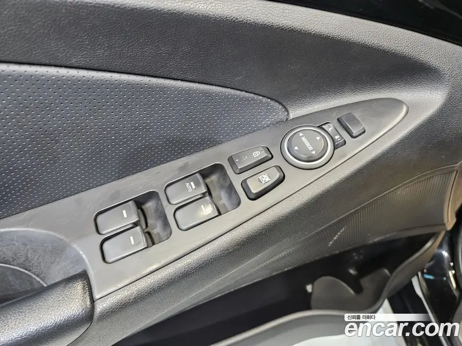 Hyundai Sonata 2011 2.0 автомат (гидро), фото 13