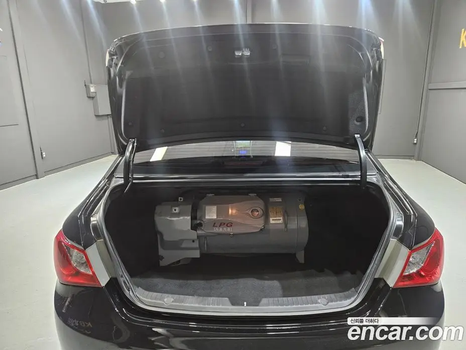 Hyundai Sonata 2011 2.0 автомат (гидро), фото 20