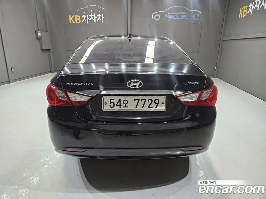 Hyundai Sonata 2011 2.0 автомат (гидро), фото 4