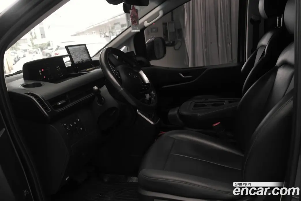 Hyundai Staria 2021 2.2 автомат (гидро), фото 7