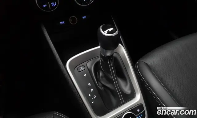 Hyundai Venue 2021 1.6 автомат (гидро), миниатюра 12