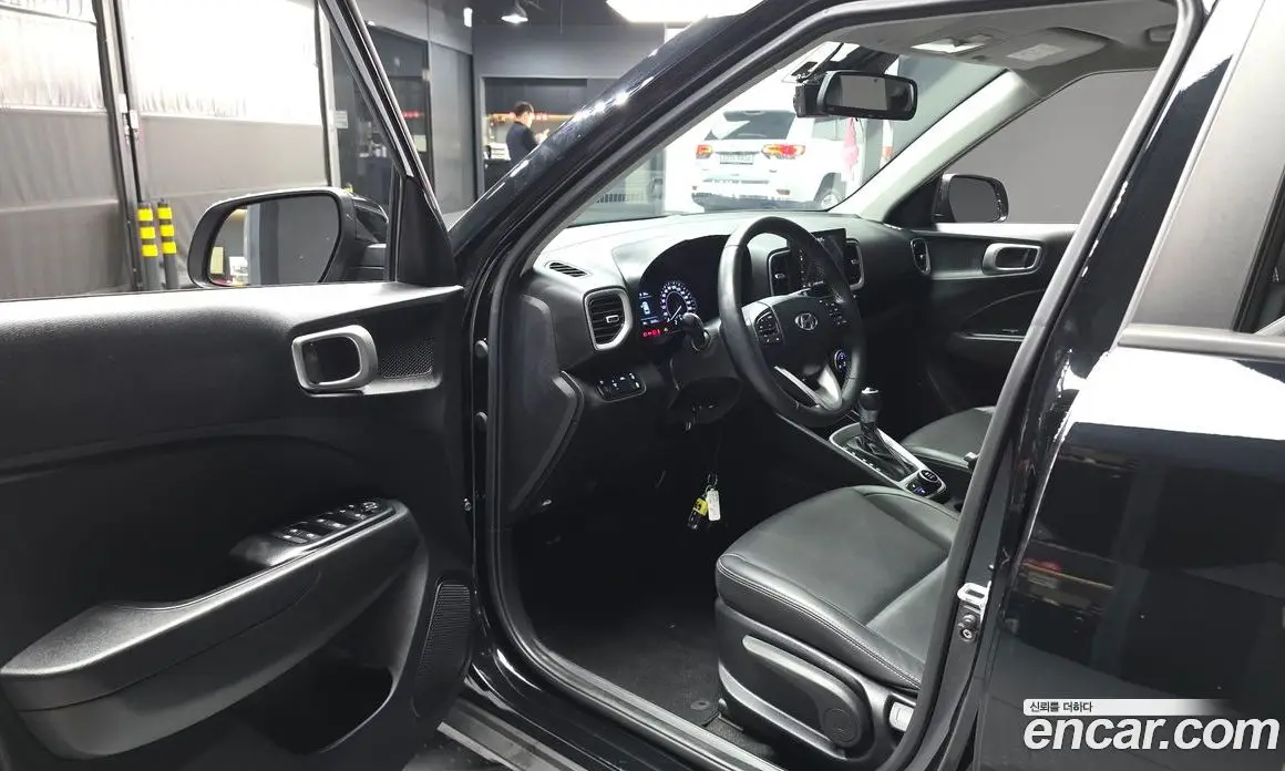 Hyundai Venue 2021 1.6 автомат (гидро), фото 13
