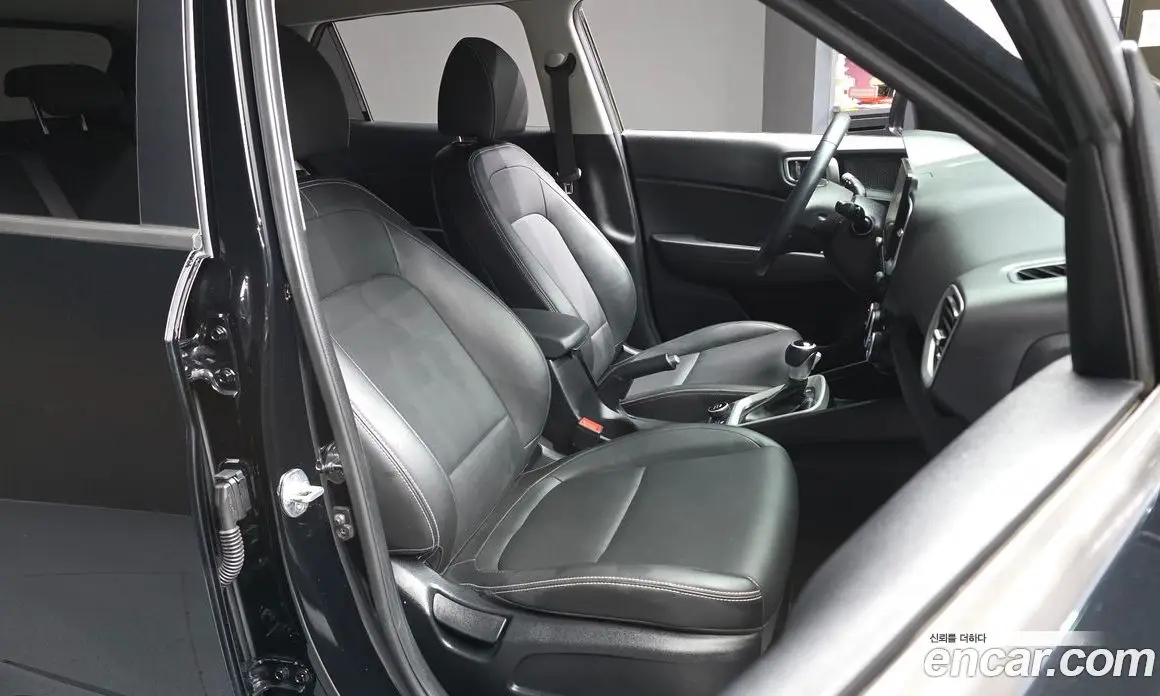 Hyundai Venue 2021 1.6 автомат (гидро), фото 17