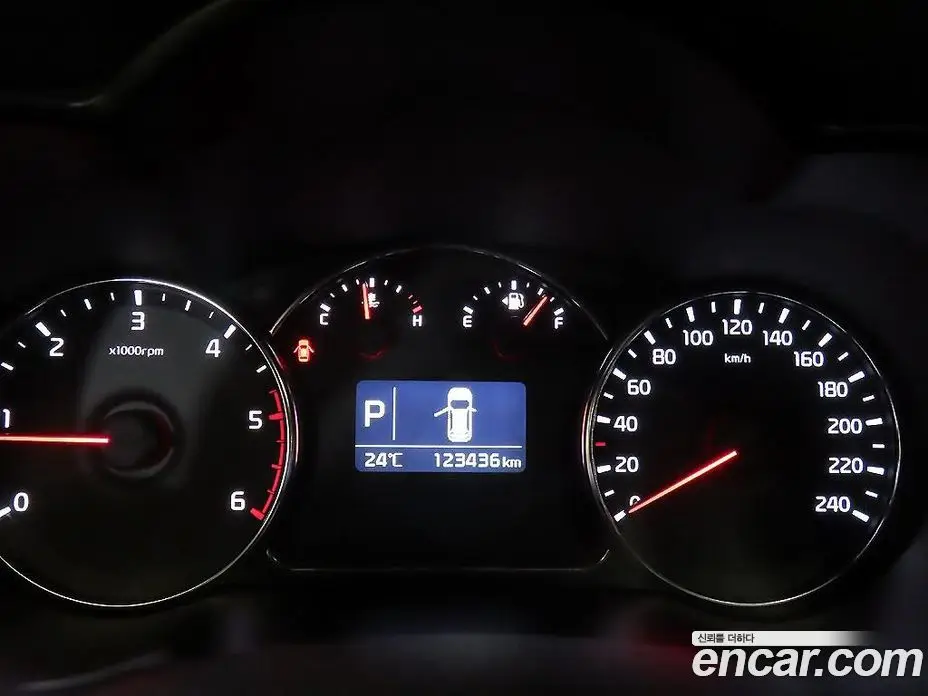 Kia Carens 2014 1.7 автомат (гидро), фото 9