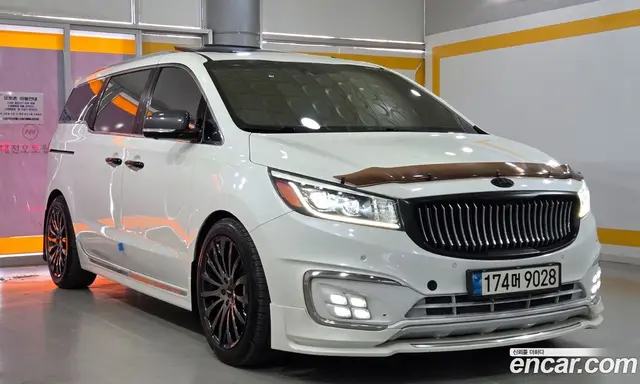 Kia Carnival 2015 2.2 автомат (гидро), миниатюра 3