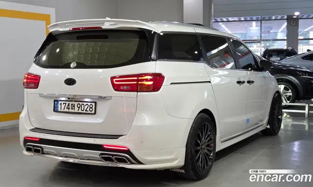 Kia Carnival 2015 2.2 автомат (гидро), миниатюра 4