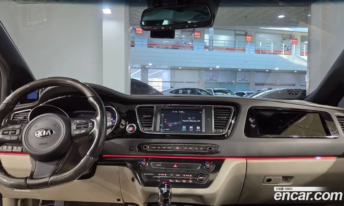 Kia Carnival 2015 2.2 автомат (гидро), фото 7