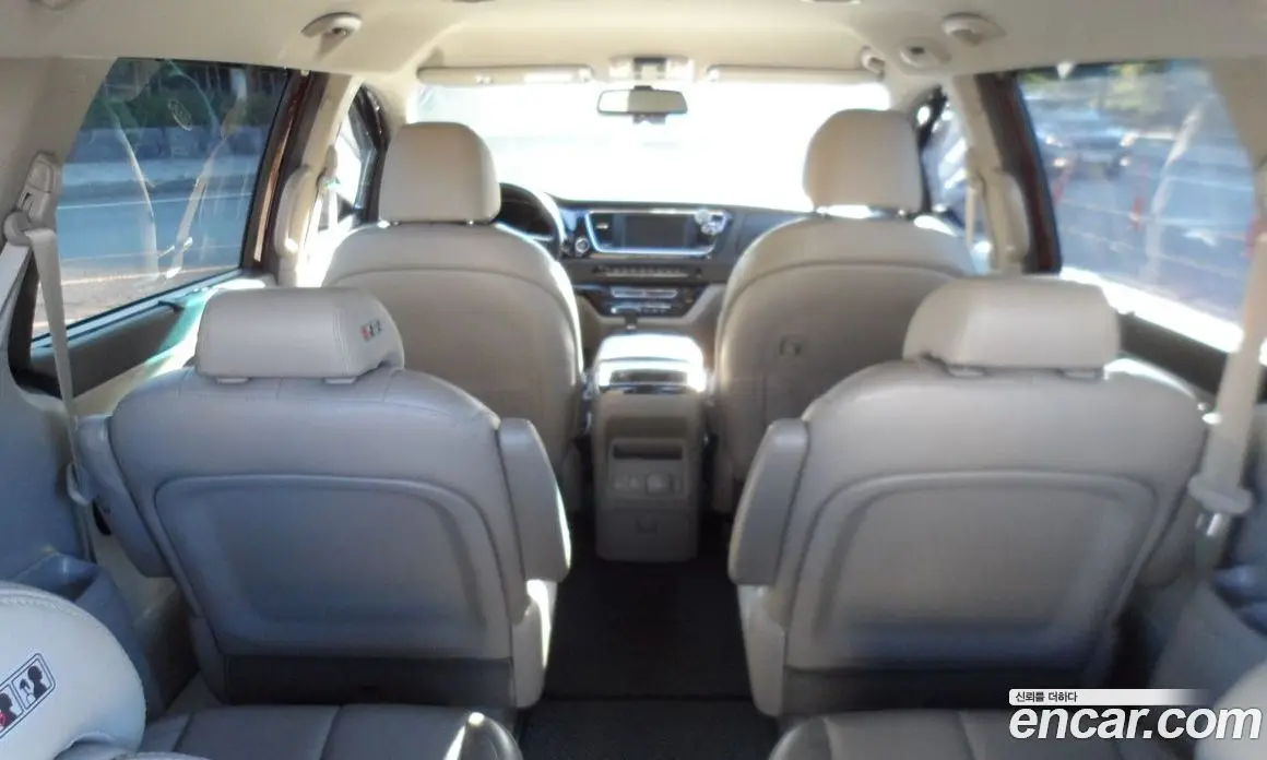 Kia Carnival 2016 3.3 автомат (гидро), фото 12 Kia Carnival 2016 3.3 автомат (гидро), фото 12