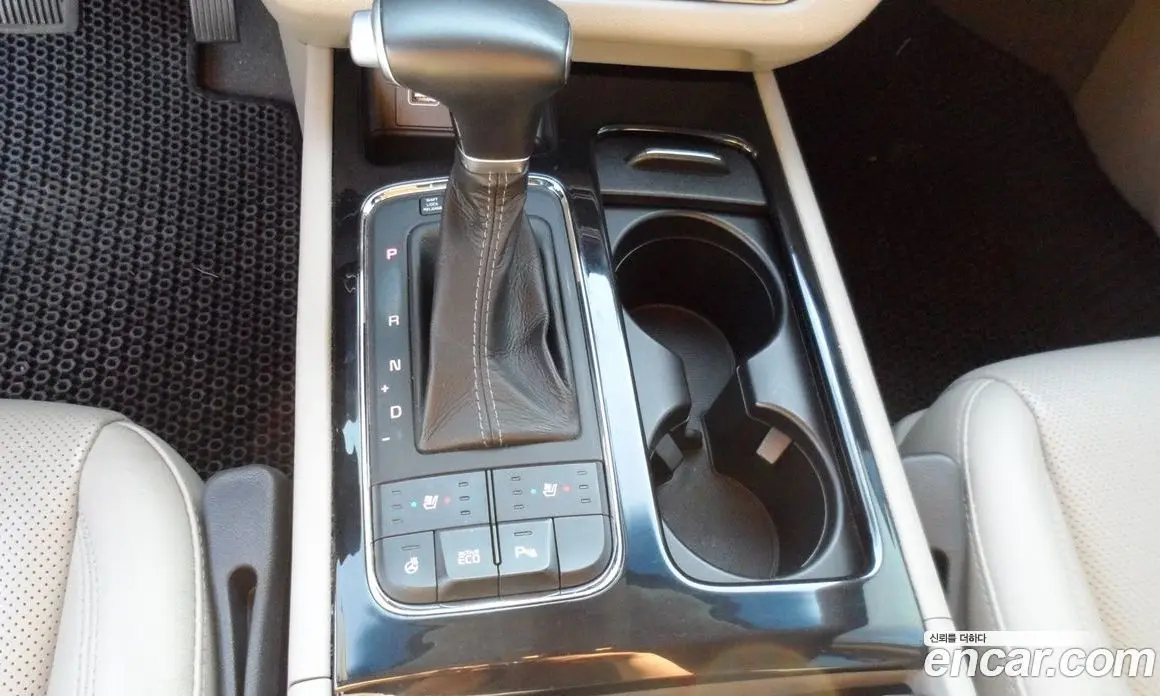 Kia Carnival 2016 3.3 автомат (гидро), фото 16 Kia Carnival 2016 3.3 автомат (гидро), фото 16
