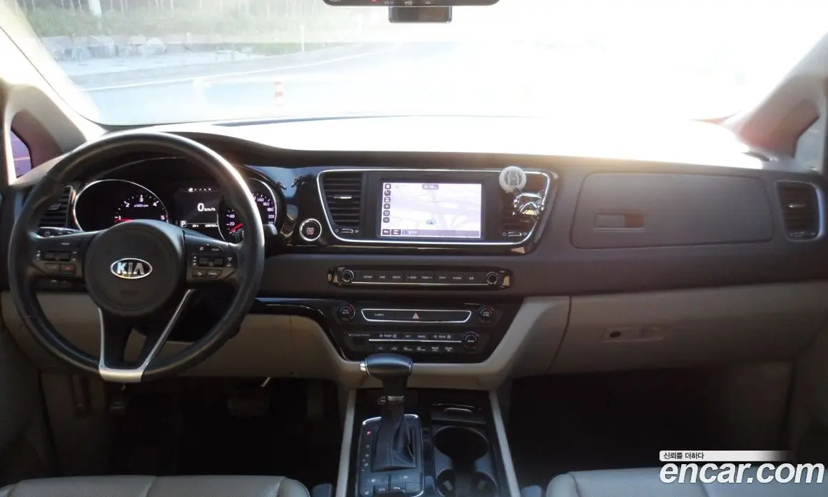 Kia Carnival 2016 3.3 автомат (гидро), фото 9 Kia Carnival 2016 3.3 автомат (гидро), фото 9