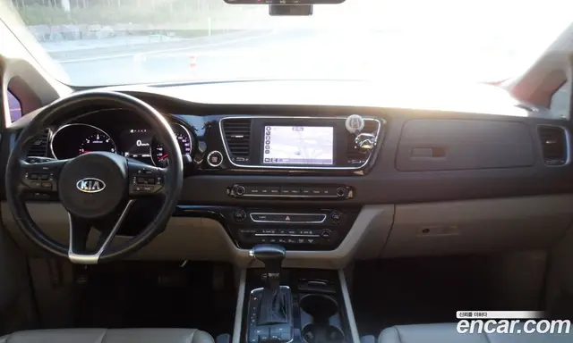 Kia Carnival 2016 3.3 автомат (гидро), миниатюра 9 Kia Carnival 2016 3.3 автомат (гидро), миниатюра 9