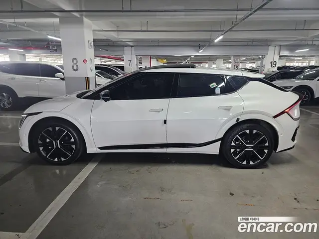 Kia EV6 2024 0.1 автомат (гидро), миниатюра 3