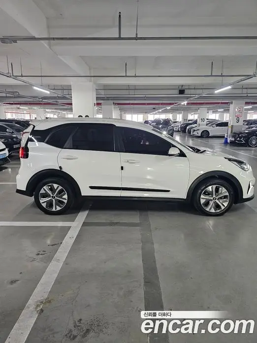 Kia Niro 2022 0.1 автомат (гидро), миниатюра 4