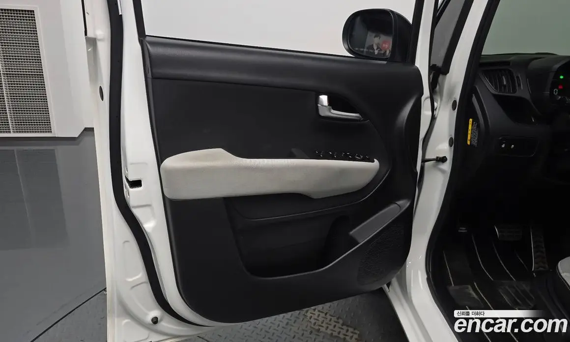 Kia Ray 2023 1.0 автомат (гидро), фото 13