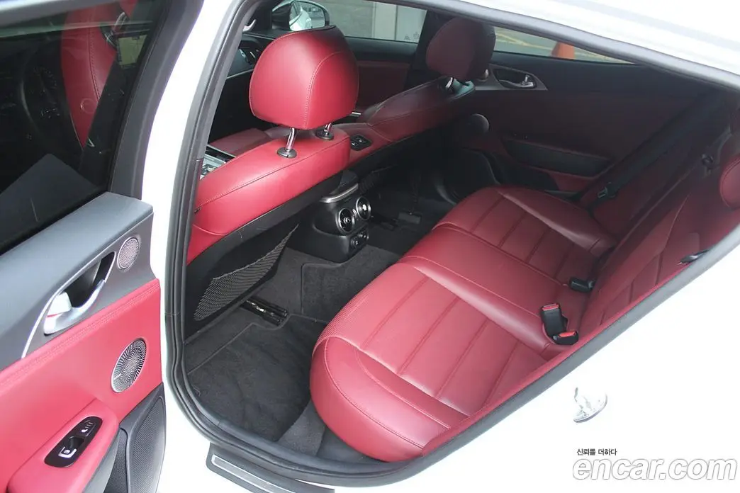 Kia Stinger 2017 3.3 автомат (гидро), фото 15
