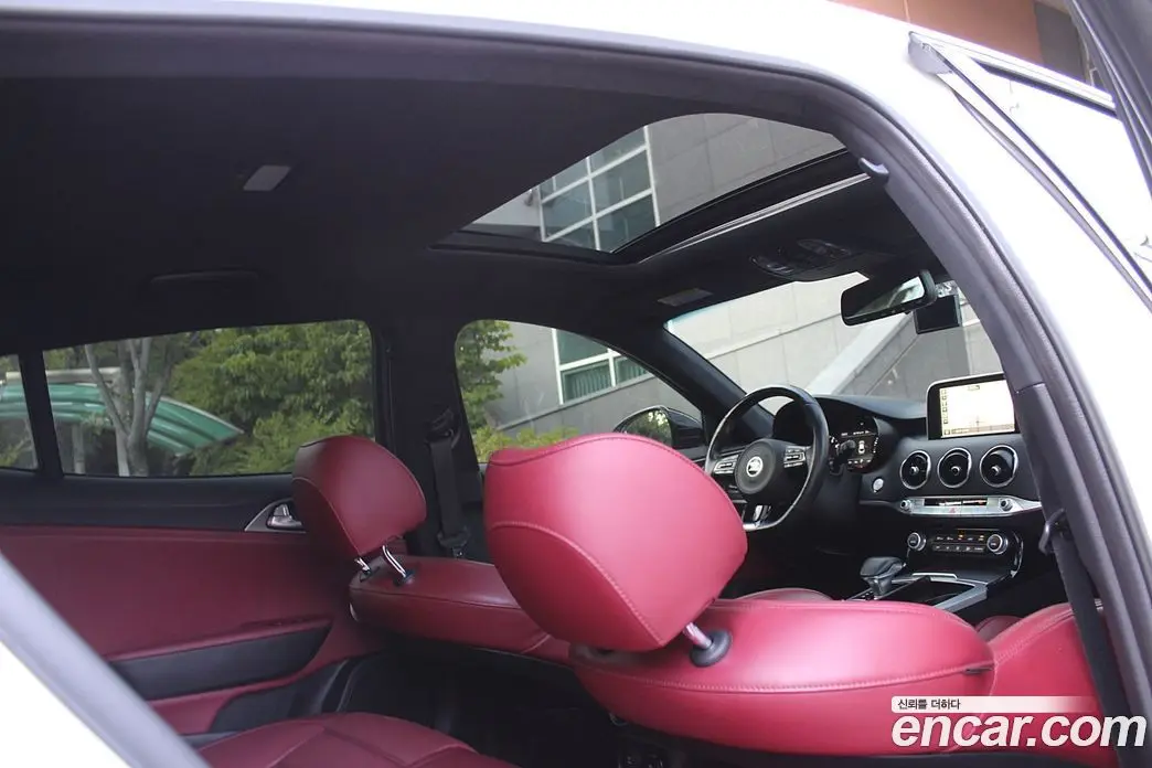 Kia Stinger 2017 3.3 автомат (гидро), фото 16