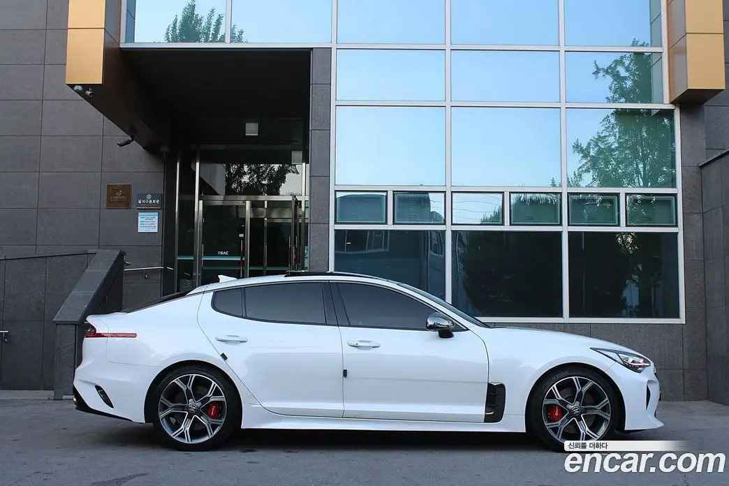Kia Stinger 2017 3.3 автомат (гидро), фото 3