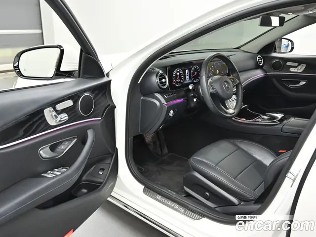 Mercedes-Benz E-Class 2017 2.0 автомат (гидро), миниатюра 11