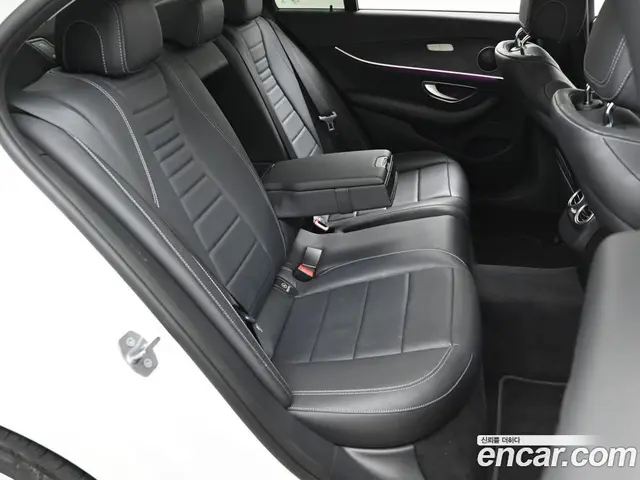Mercedes-Benz E-Class 2017 2.0 автомат (гидро), миниатюра 12