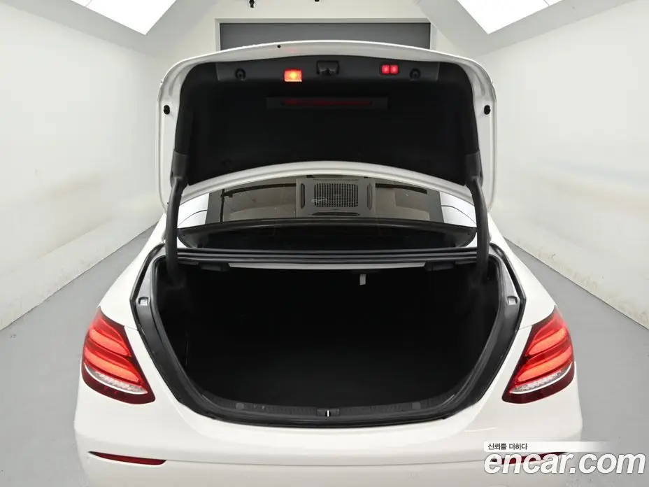 Mercedes-Benz E-Class 2017 2.0 автомат (гидро), фото 19
