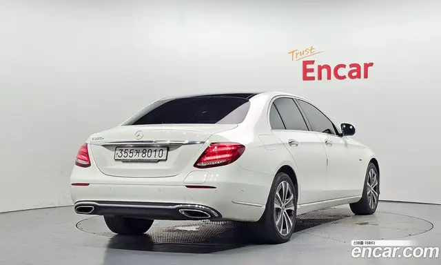 Mercedes-Benz E-Class 2019 2.0 автомат (гидро), миниатюра 2