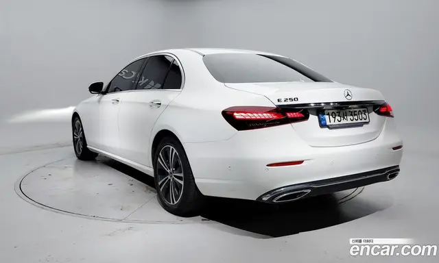 Mercedes-Benz E-Class 2021 2.0 автомат (гидро), миниатюра 2