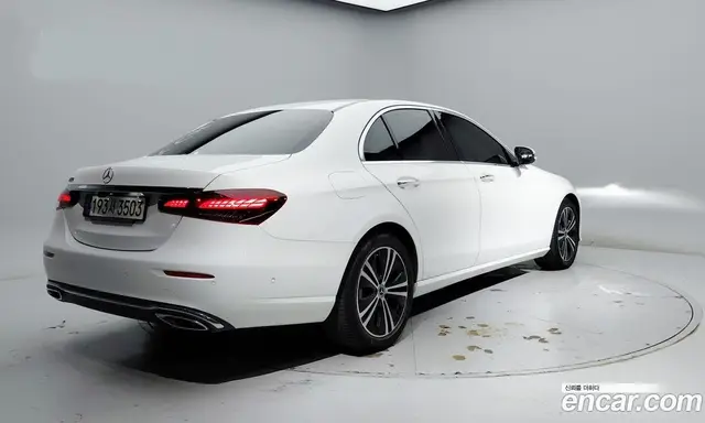Mercedes-Benz E-Class 2021 2.0 автомат (гидро), миниатюра 4