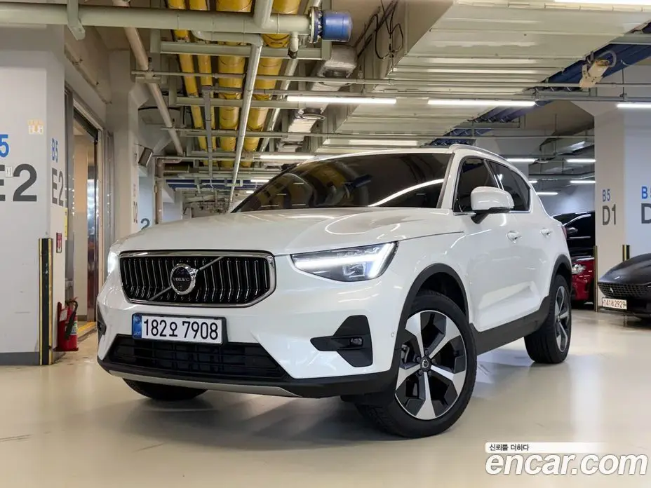 Volvo XC40 2024 2.0 автомат (гидро), фото 1 Volvo XC40 2024 2.0 автомат (гидро), фото 1