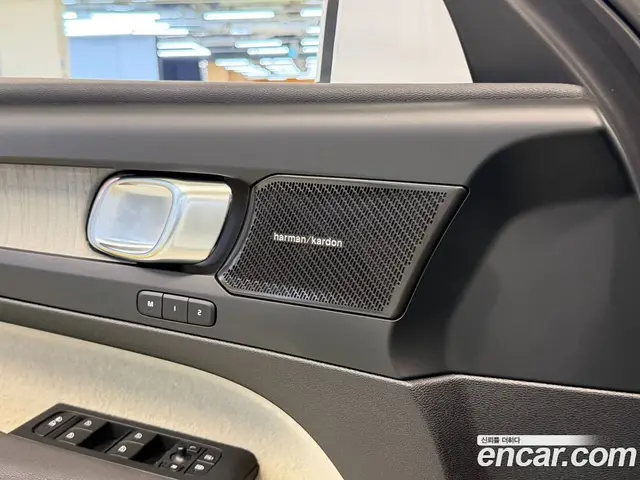 Volvo XC40 2024 2.0 автомат (гидро), миниатюра 11 Volvo XC40 2024 2.0 автомат (гидро), миниатюра 11