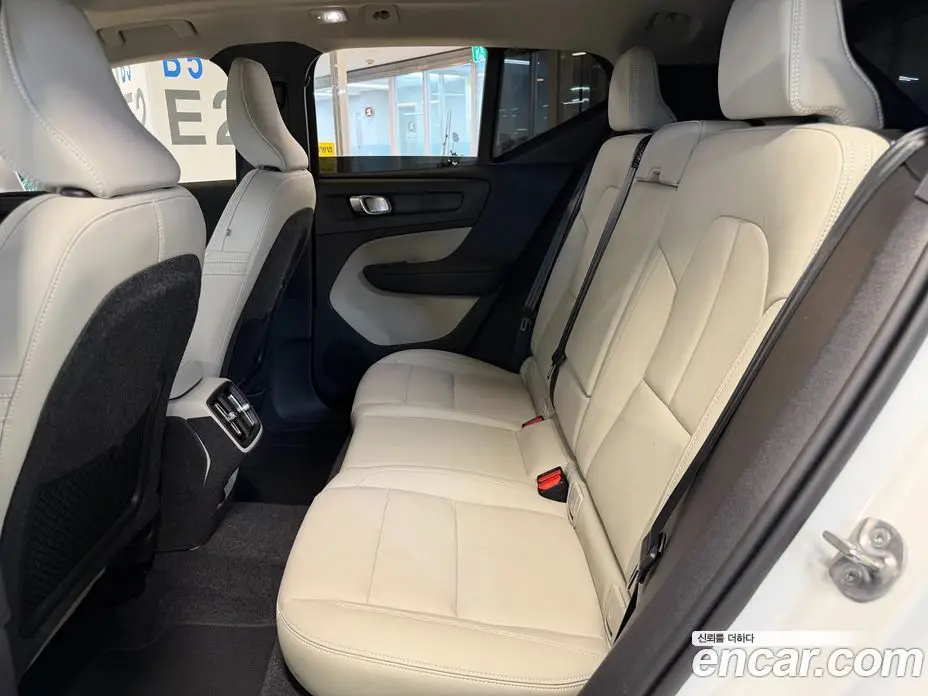 Volvo XC40 2024 2.0 автомат (гидро), фото 17 Volvo XC40 2024 2.0 автомат (гидро), фото 17