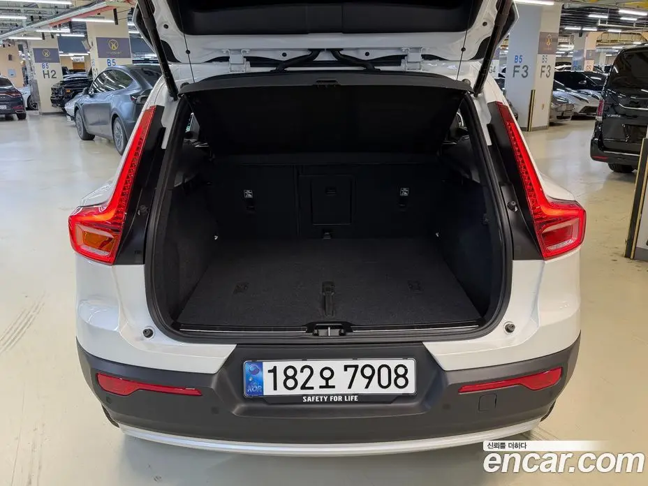 Volvo XC40 2024 2.0 автомат (гидро), фото 19 Volvo XC40 2024 2.0 автомат (гидро), фото 19