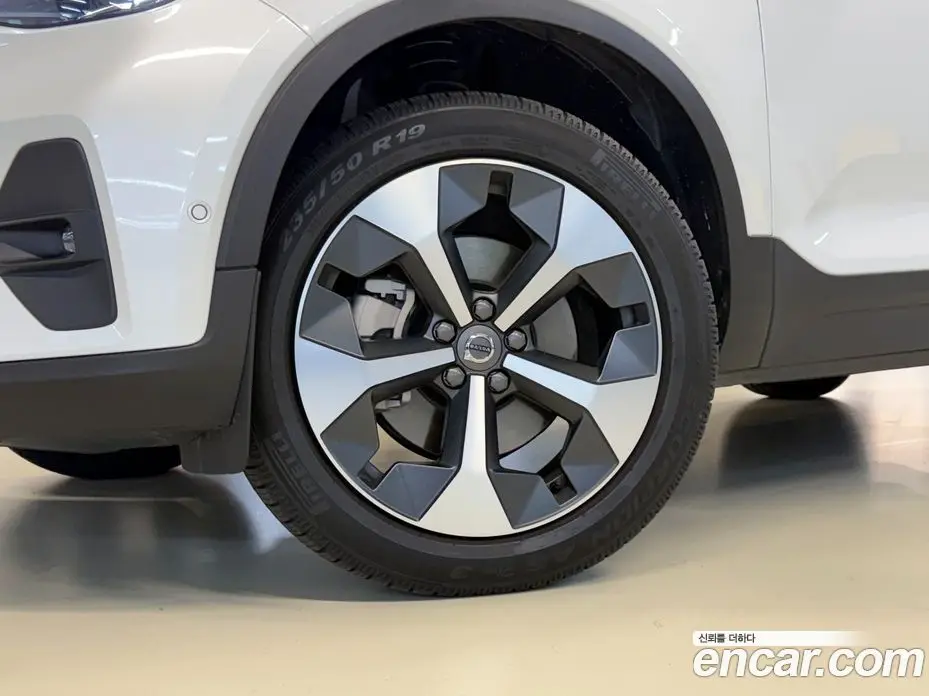 Volvo XC40 2024 2.0 автомат (гидро), фото 4 Volvo XC40 2024 2.0 автомат (гидро), фото 4
