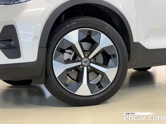 Volvo XC40 2024 2.0 автомат (гидро), миниатюра 4 Volvo XC40 2024 2.0 автомат (гидро), миниатюра 4